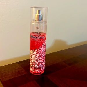 Bath and body works bourbon strawberry & vanilla body spray